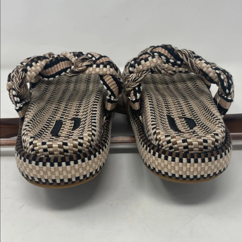 Amambaih Paris Daniela Braided Slip-On Sandals in Black and Tan Size 5.5